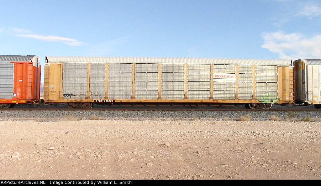 WB Unit Vehicular Flat Car Frt at Erie NV -33